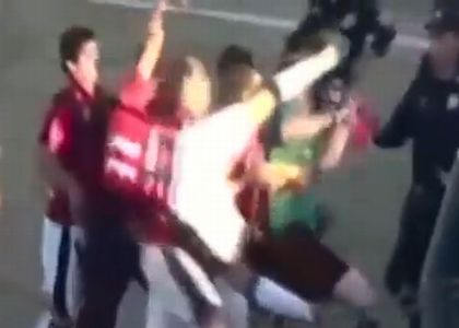 Paraguay: calcio all'arbitro, rissa in campo. Video